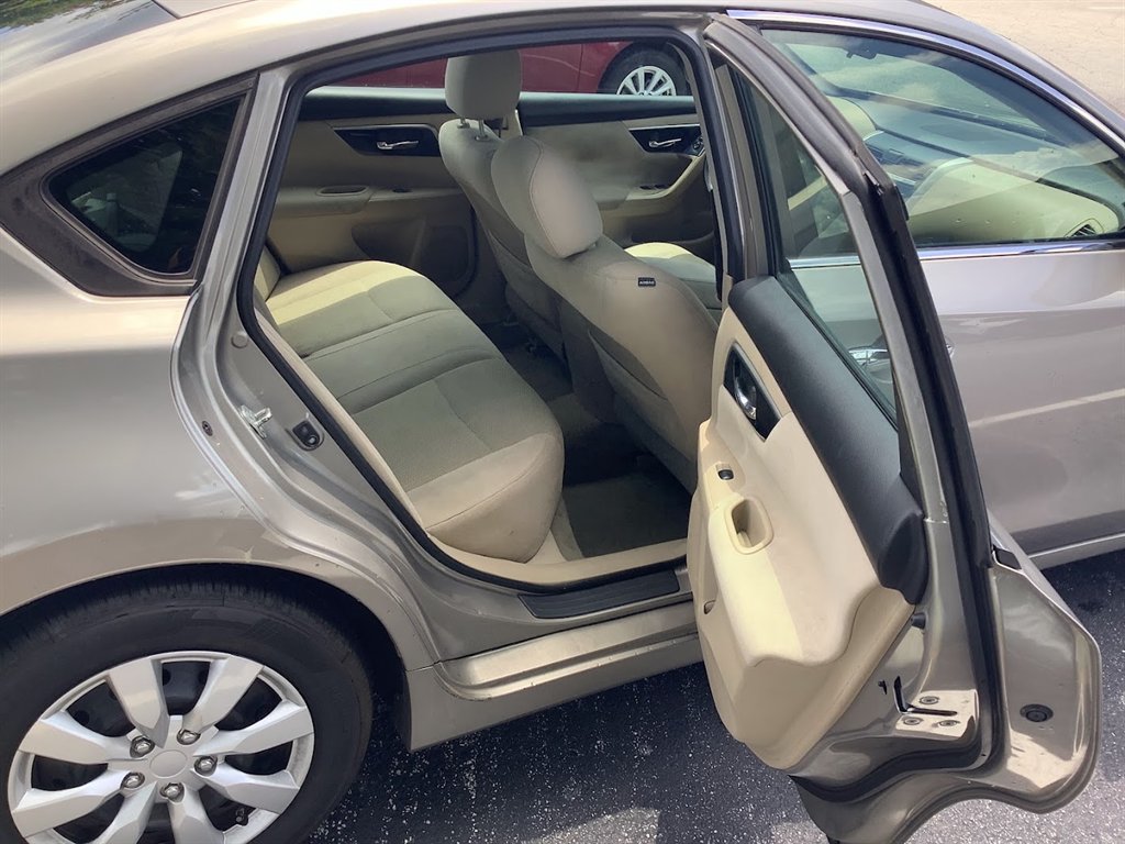 2014 Nissan Altima - $9,350