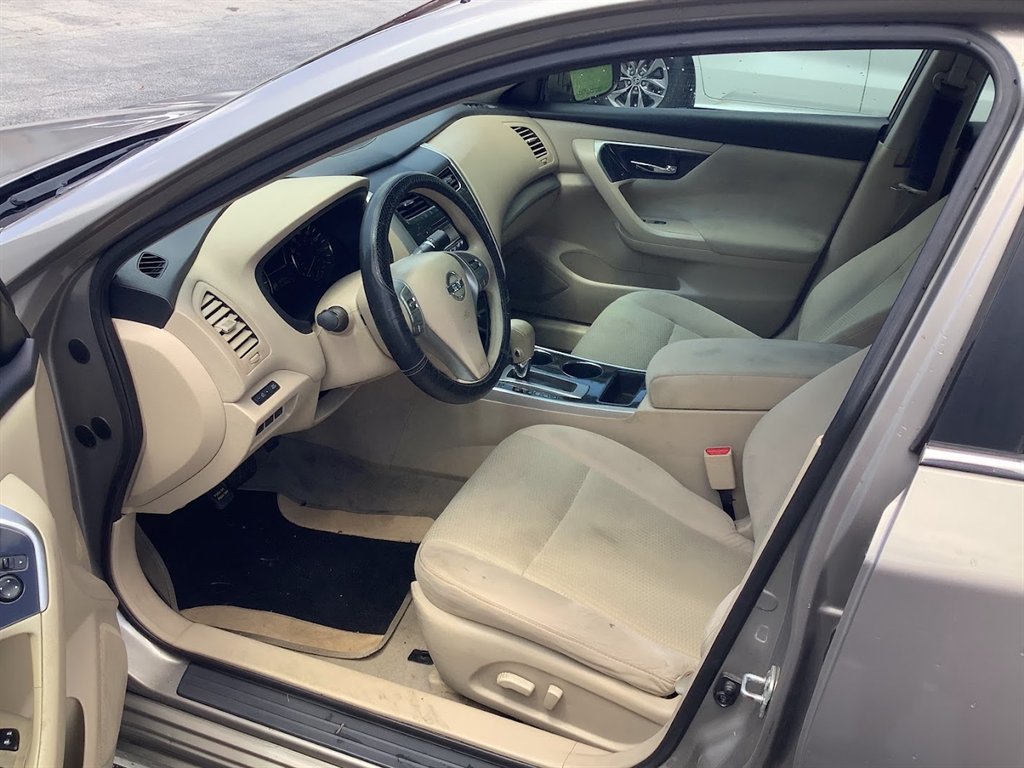 2014 Nissan Altima - $9,350