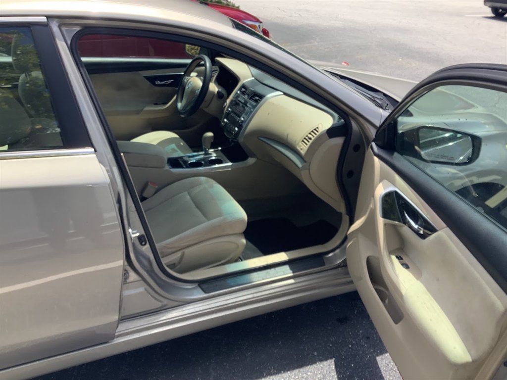 2014 Nissan Altima - $9,350
