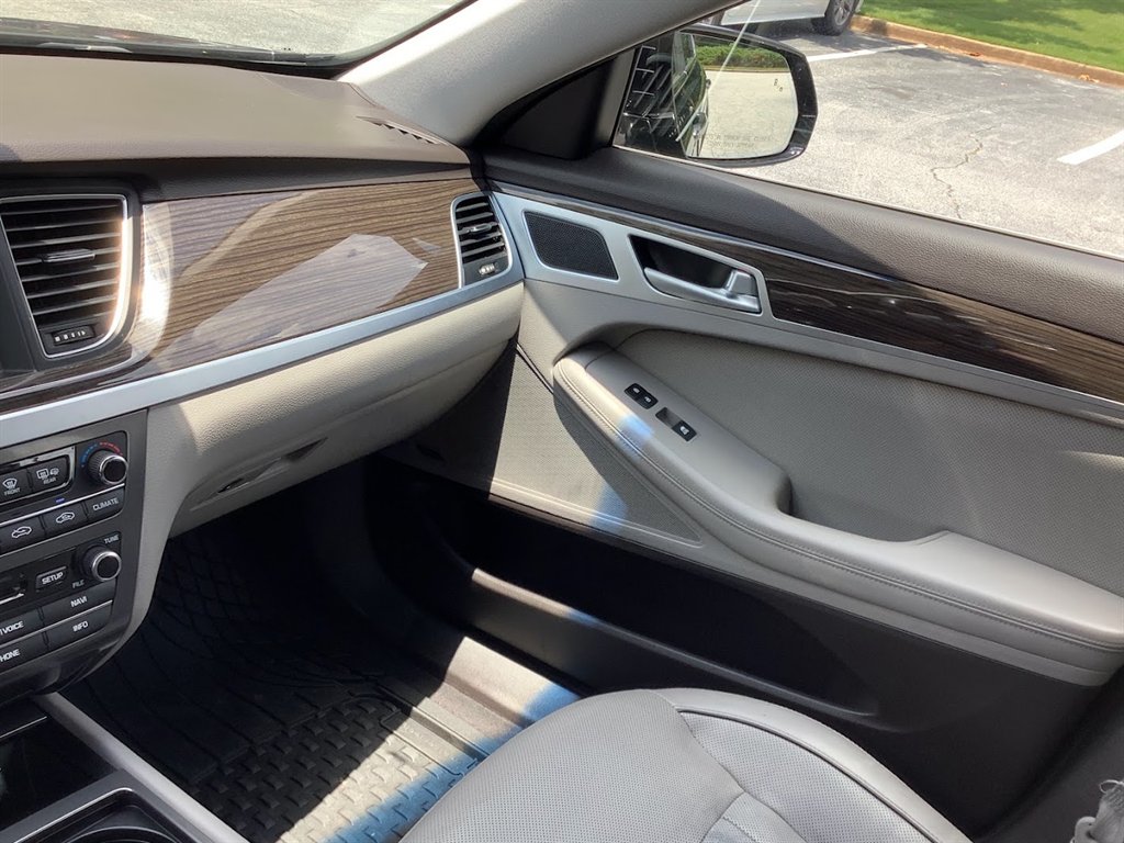 2015 Hyundai Genesis - $15,208