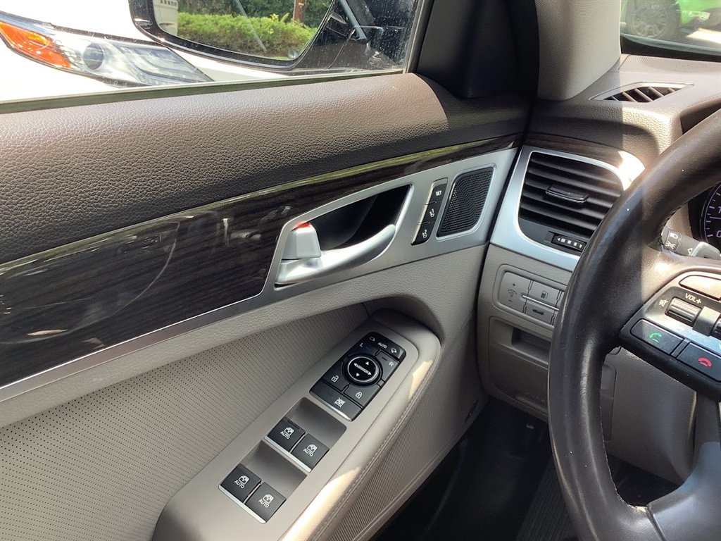 2015 Hyundai Genesis - $15,208
