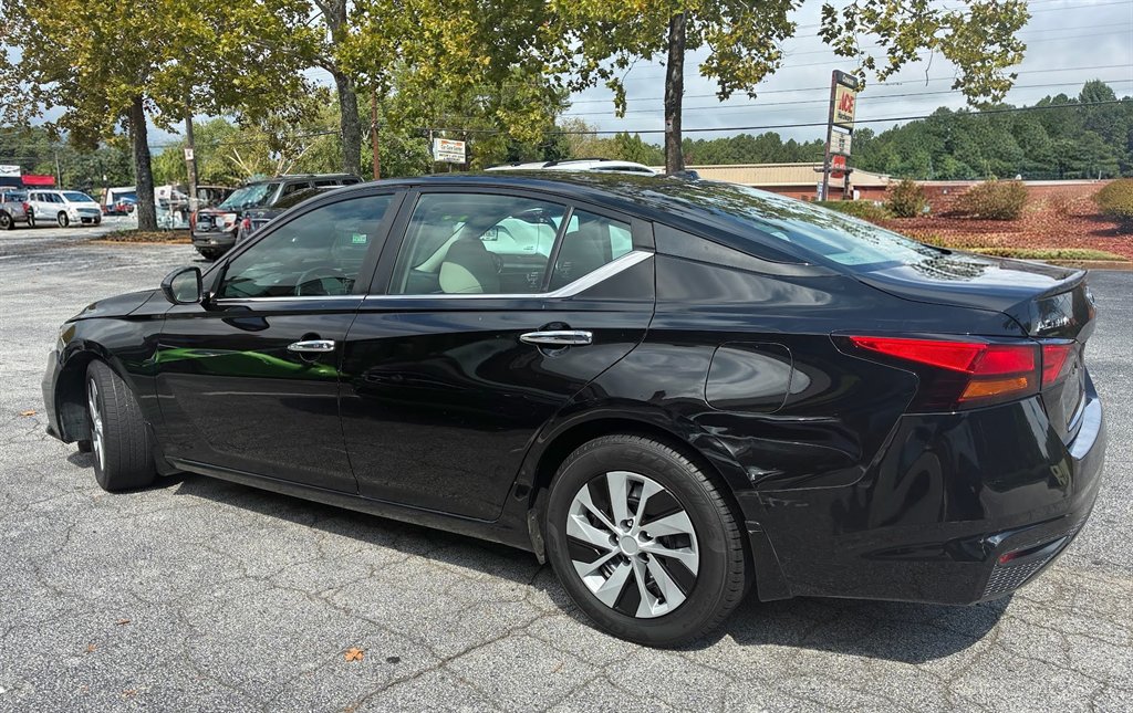 2019 Nissan Altima - $15,800