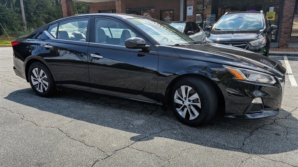 2019 Nissan Altima - $15,800