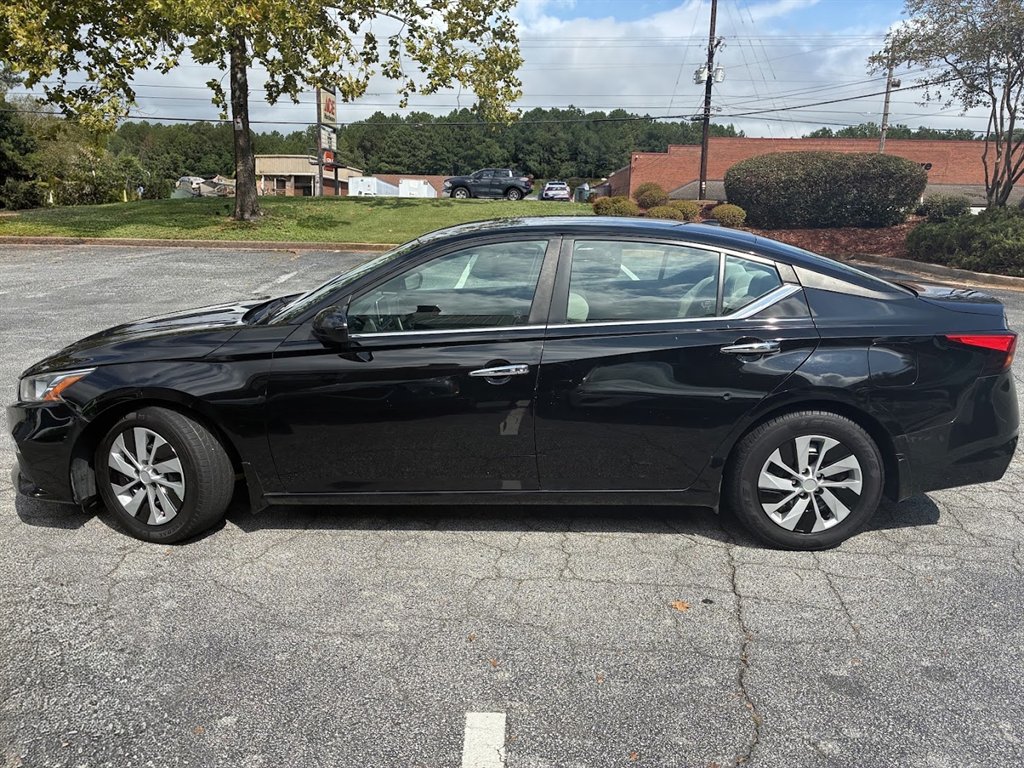 2019 Nissan Altima - $15,800
