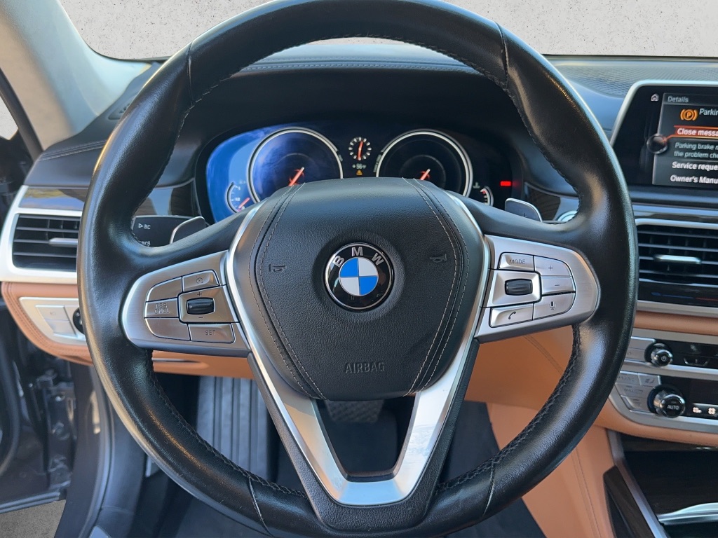 2016 BMW 7-Series 750i photo