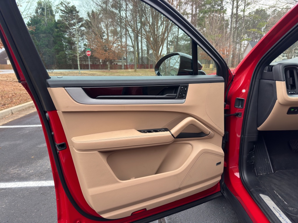 2024 Porsche Cayenne Coupe photo 10