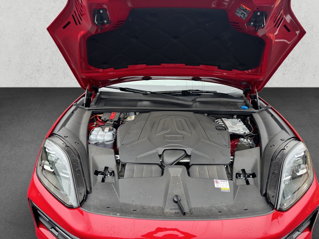 2024 Porsche Cayenne Coupe photo 21