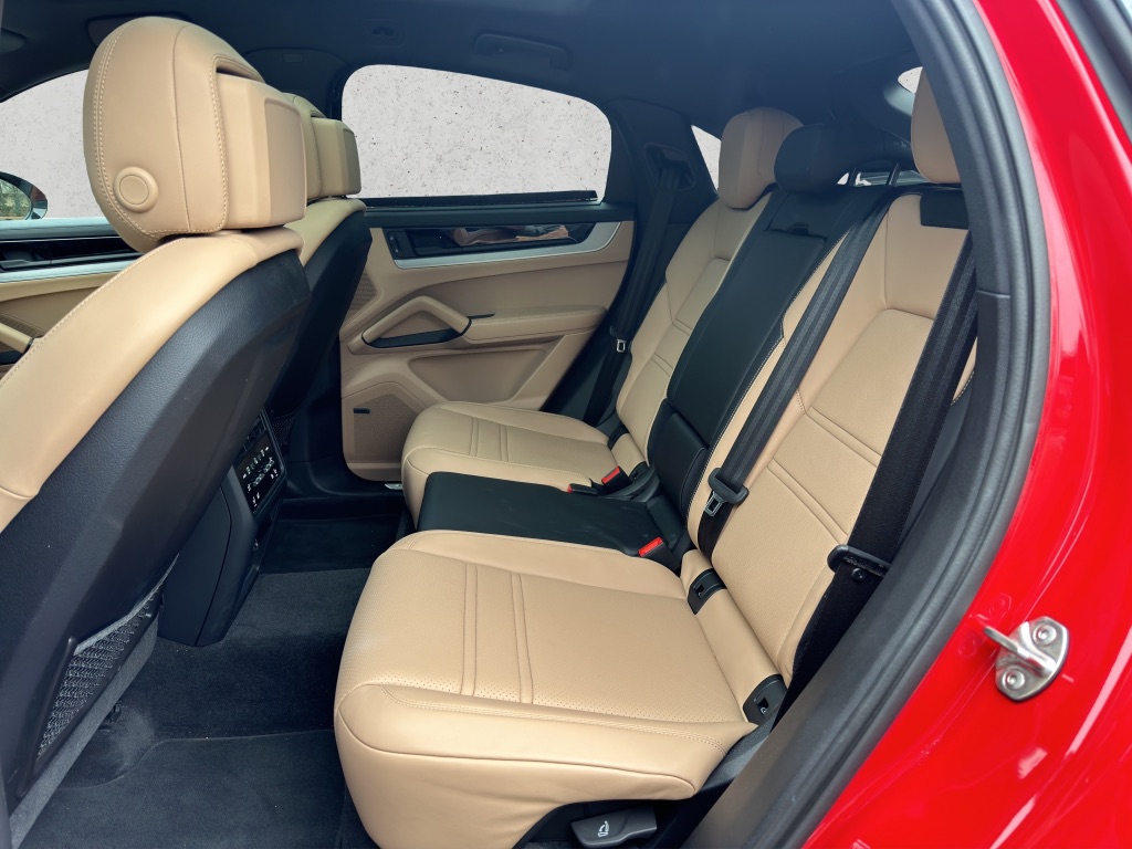 2024 Porsche Cayenne Coupe photo 13