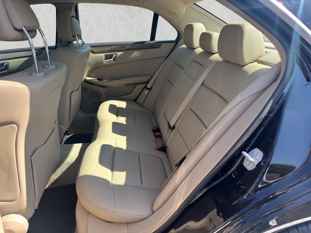2011 Mercedes-Benz E-Class E350 4MATIC Luxury photo