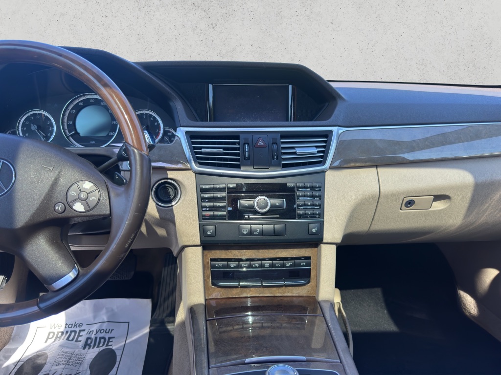 2011 Mercedes-Benz E-Class E350 4MATIC Luxury photo