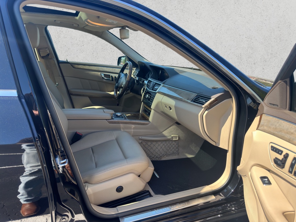 2011 Mercedes-Benz E-Class E350 4MATIC Luxury photo