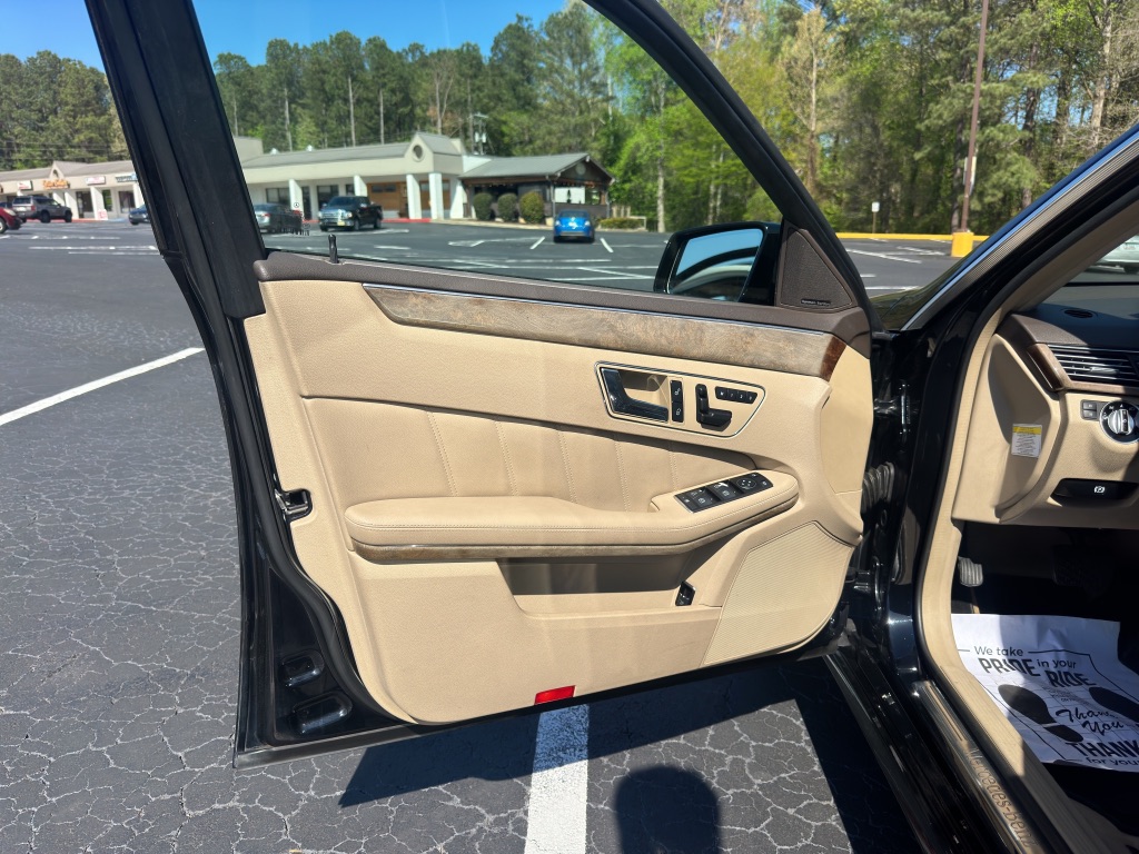 2011 Mercedes-Benz E-Class E350 4MATIC Luxury photo