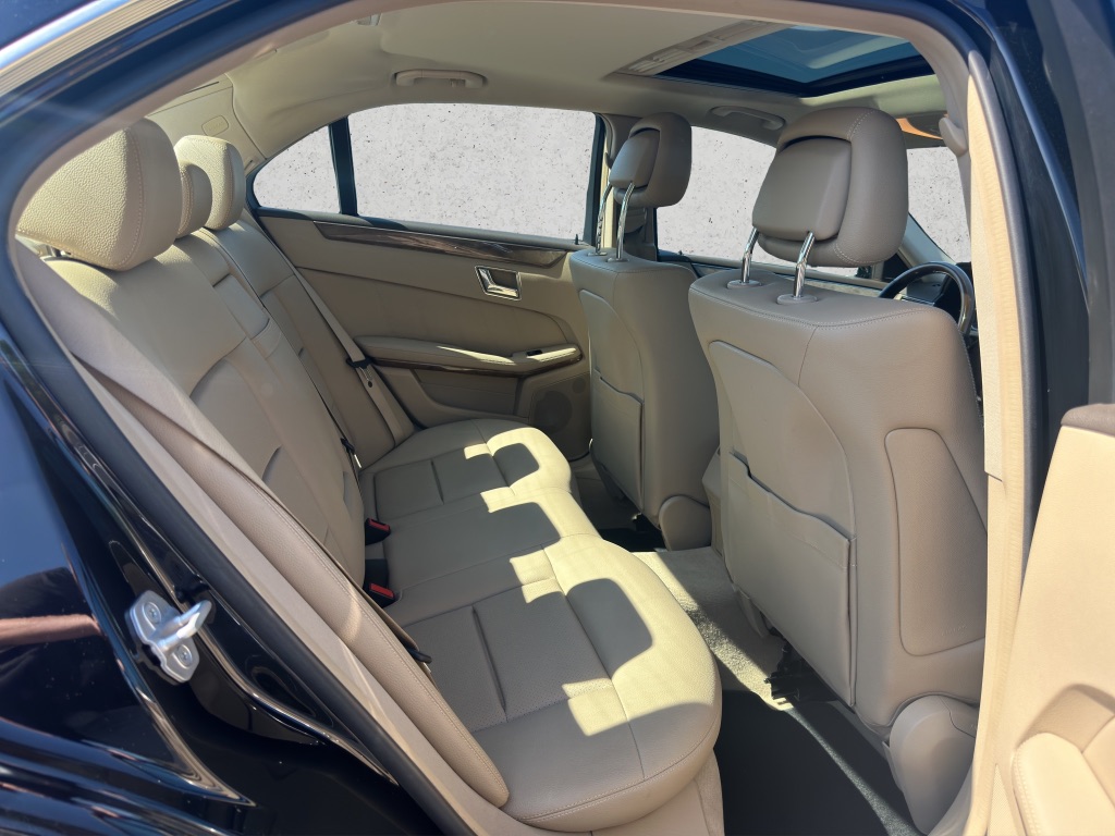 2011 Mercedes-Benz E-Class E350 4MATIC Luxury photo