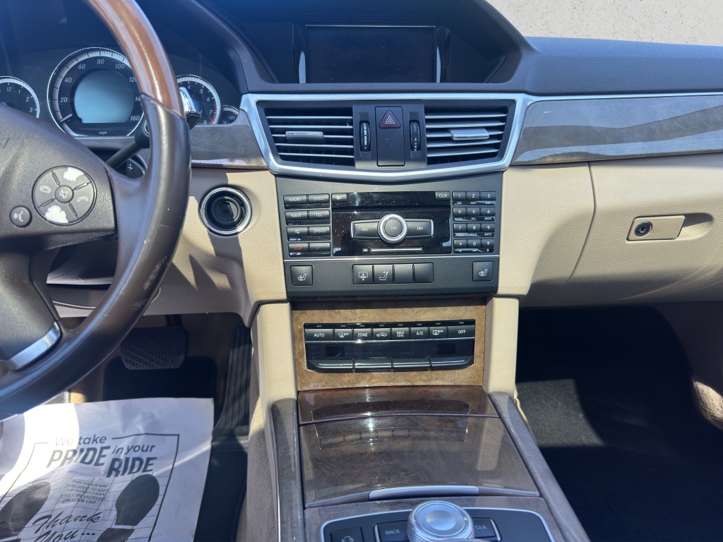 2011 Mercedes-Benz E-Class E350 4MATIC Luxury photo