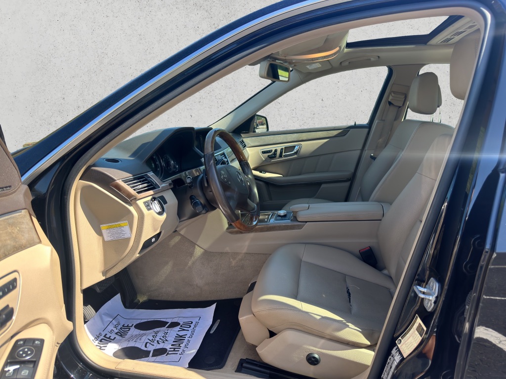 2011 Mercedes-Benz E-Class E350 4MATIC Luxury photo