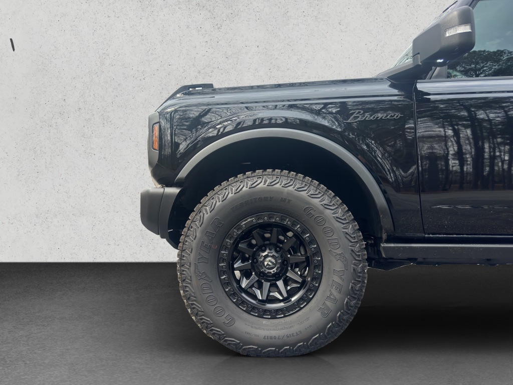 2023 Ford Bronco Black Diamond photo