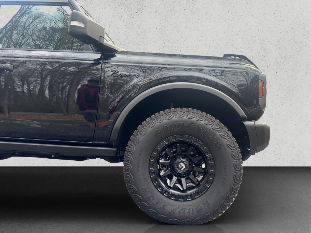 2023 Ford Bronco Black Diamond photo