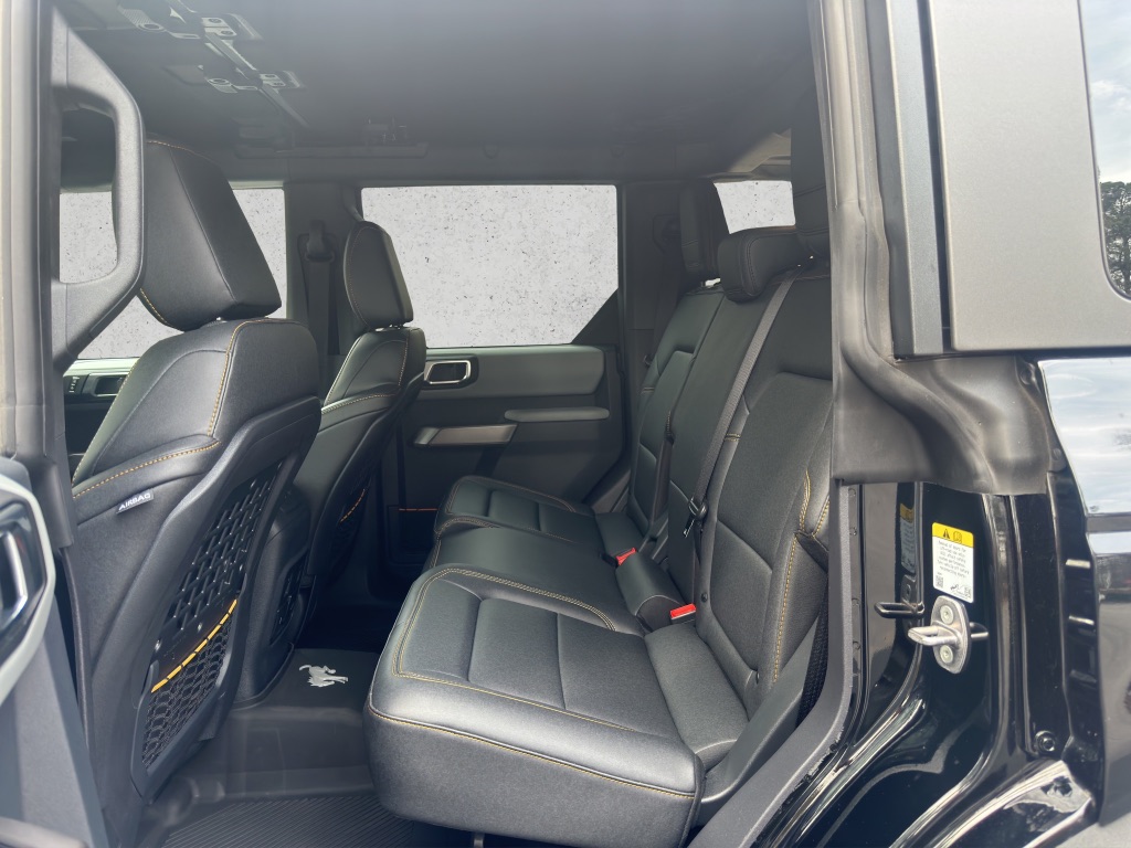 2023 Ford Bronco Black Diamond photo