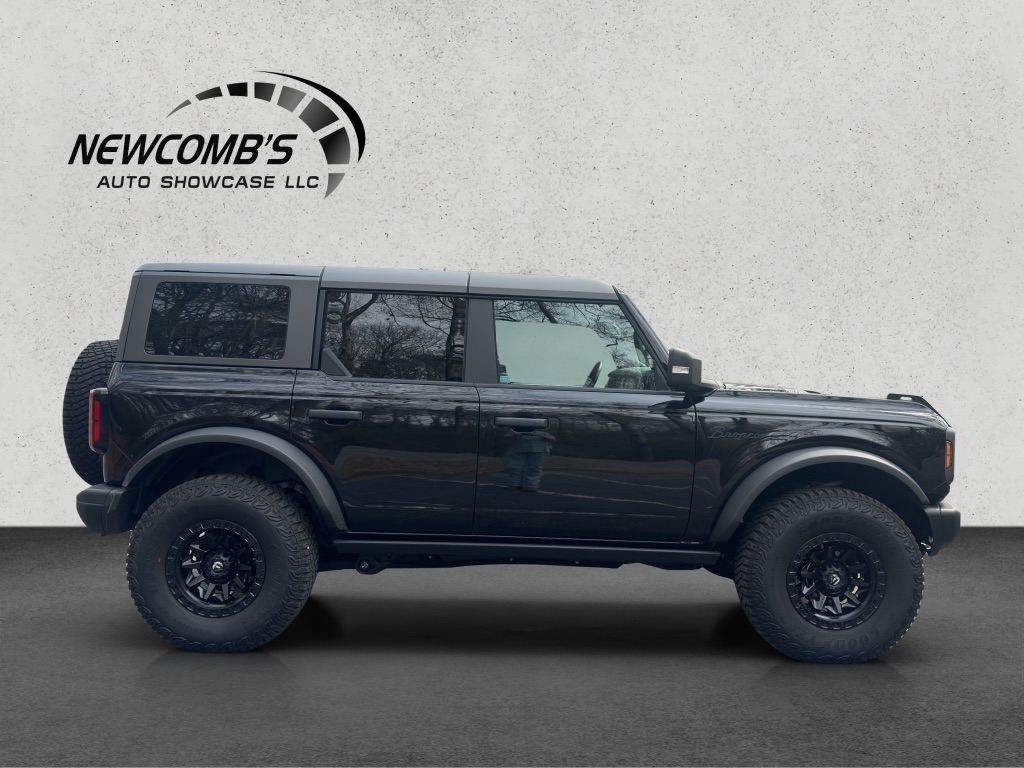 2023 Ford Bronco Black Diamond photo