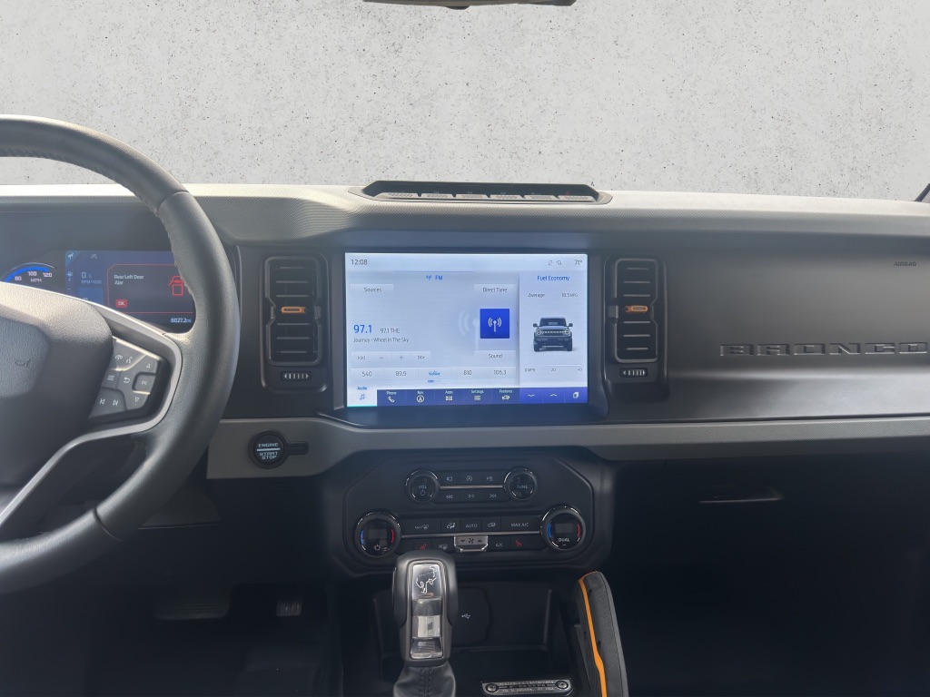 2023 Ford Bronco Black Diamond photo