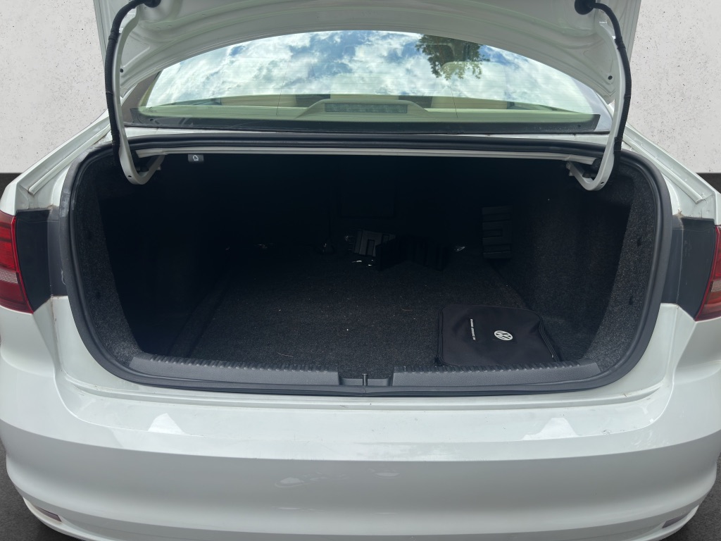 2017 Volkswagen Jetta SE photo