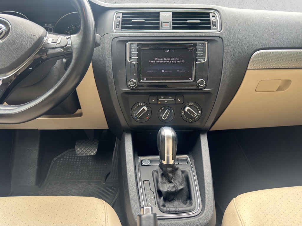 2017 Volkswagen Jetta SE photo