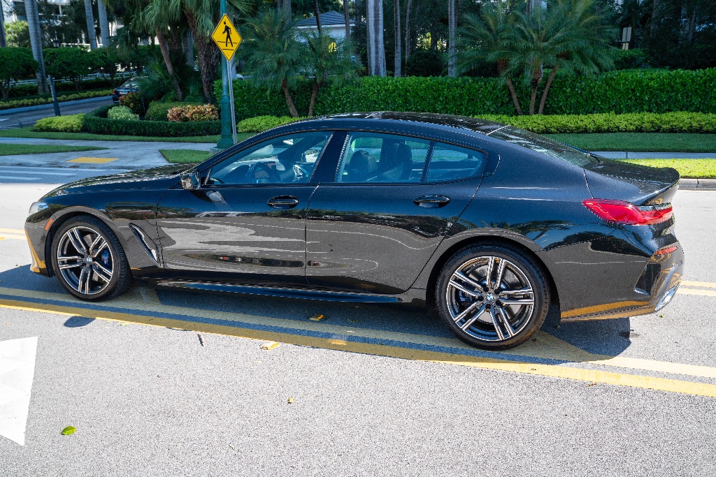 2023 BMW 8-Series 840i Grn Coupe photo