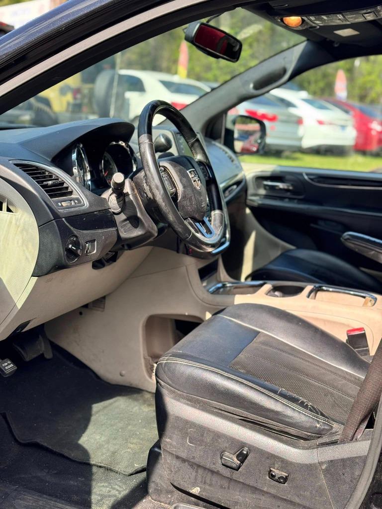 2017 Dodge Grand Caravan - $6,000