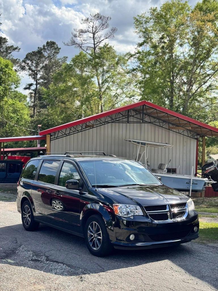 2017 Dodge Grand Caravan - $6,000