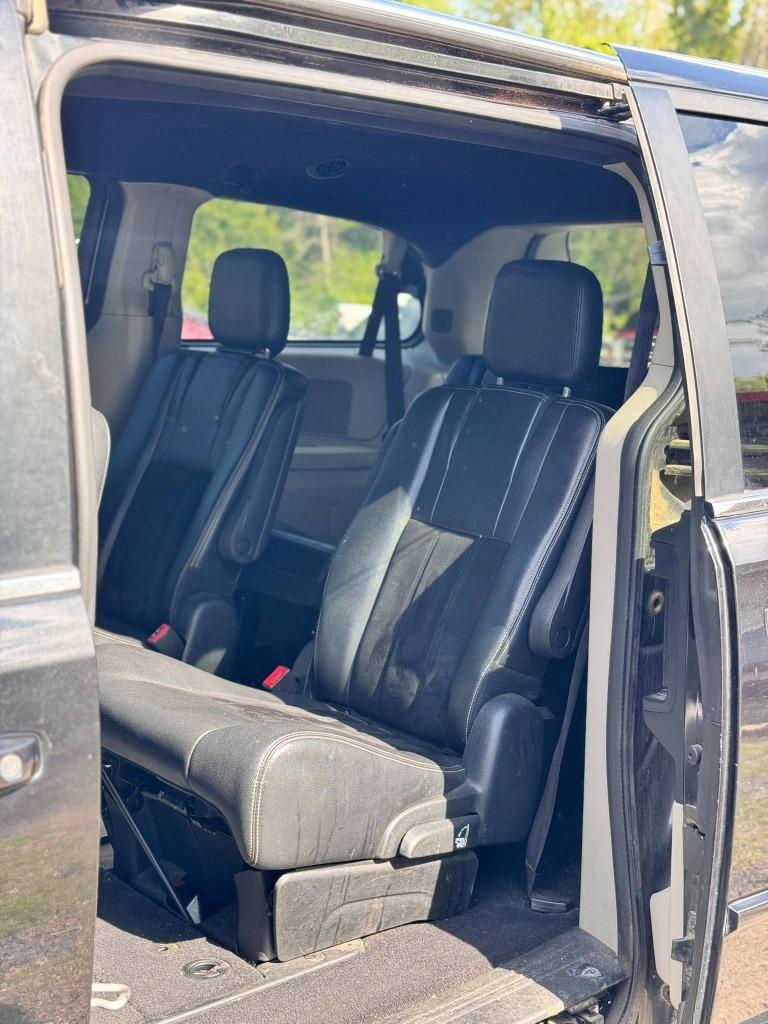2017 Dodge Grand Caravan - $6,000