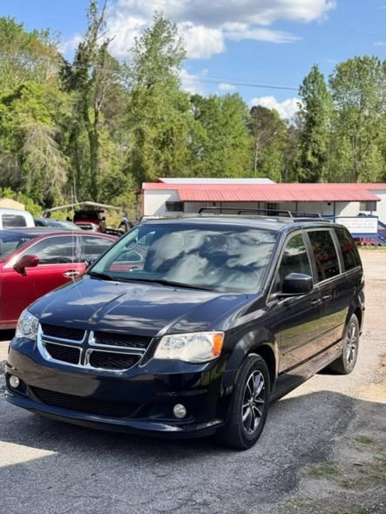 2017 Dodge Grand Caravan - $6,000