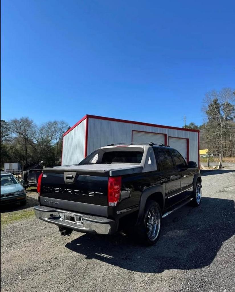 2005 Chevrolet Avalanche 1500 LS photo
