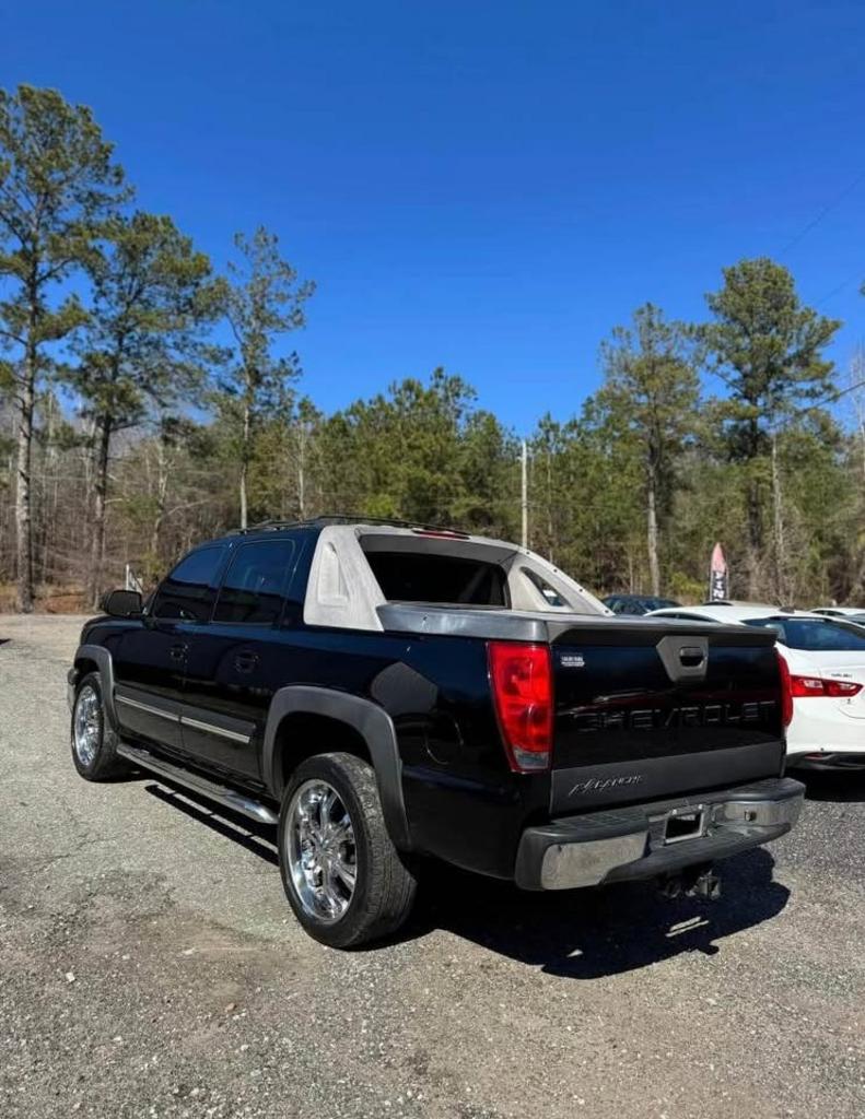 2005 Chevrolet Avalanche 1500 LS photo