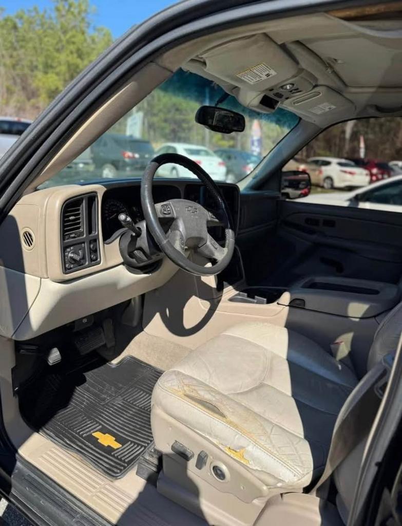 2005 Chevrolet Avalanche 1500 LS photo