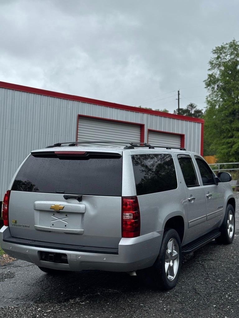 2013 Chevrolet Suburban LT 1500 photo
