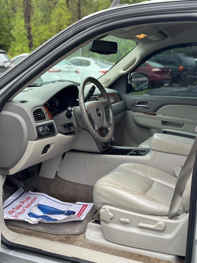 2013 Chevrolet Suburban LT 1500 photo