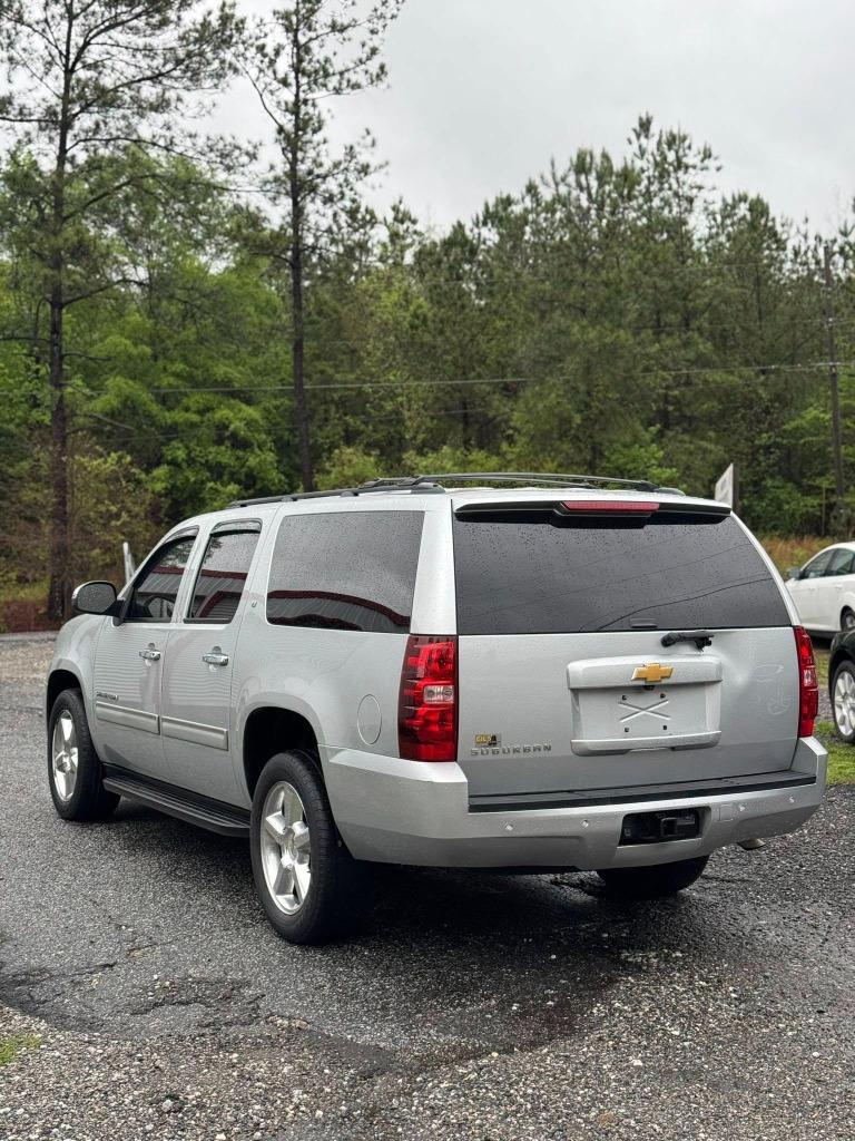 2013 Chevrolet Suburban LT 1500 photo