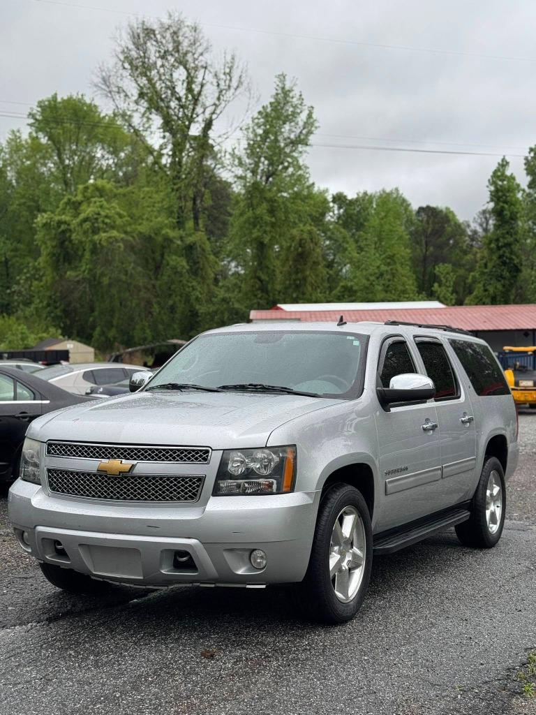2013 Chevrolet Suburban LT 1500 photo