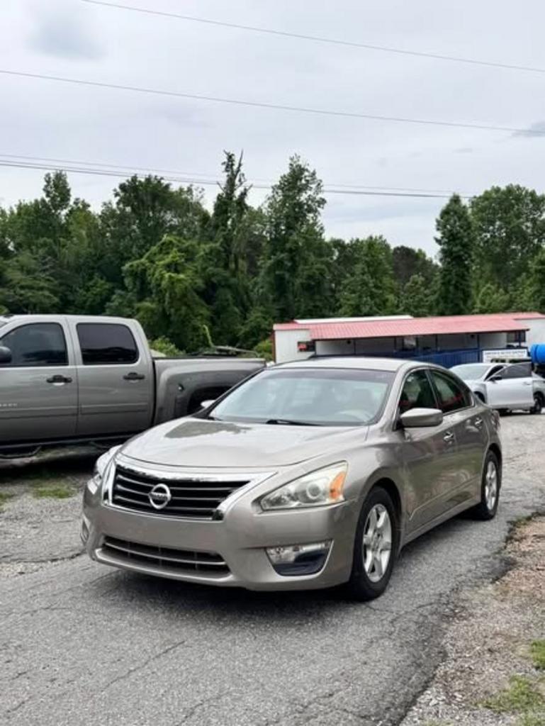 2013 Nissan Altima - $4,800
