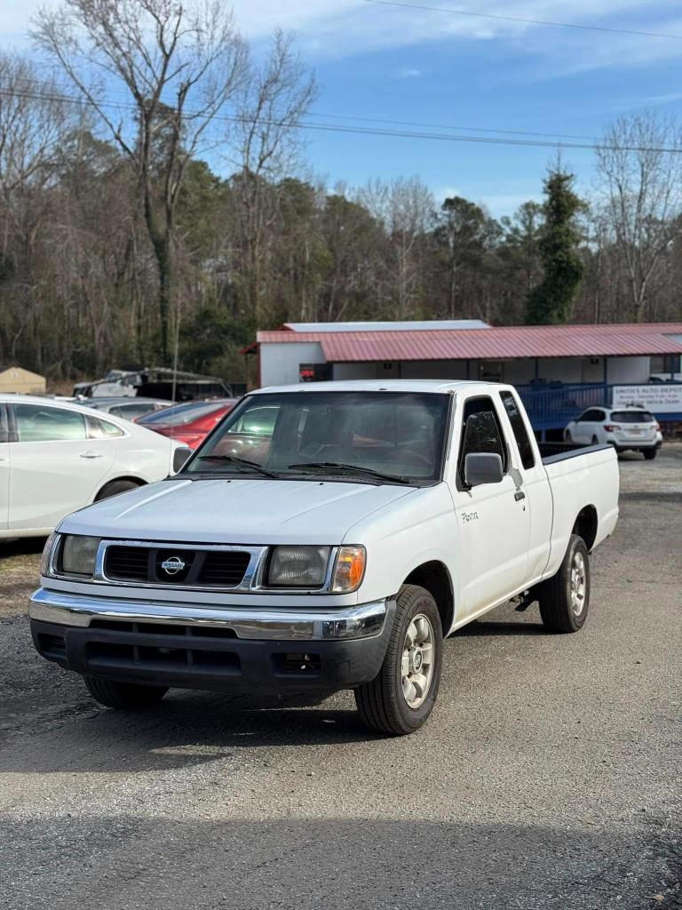 1999 Nissan Frontier XE photo