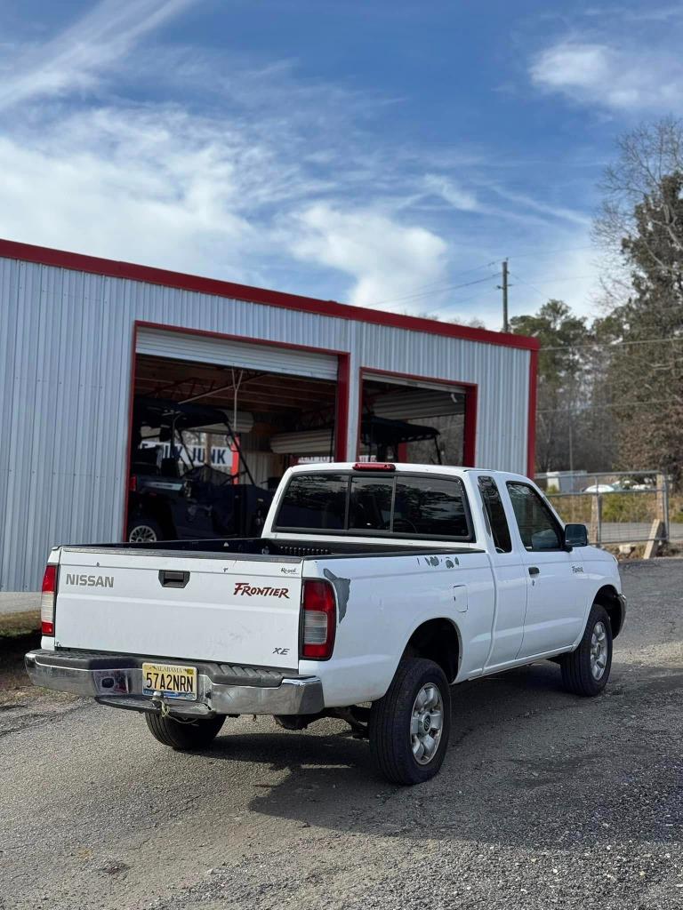 1999 Nissan Frontier XE photo