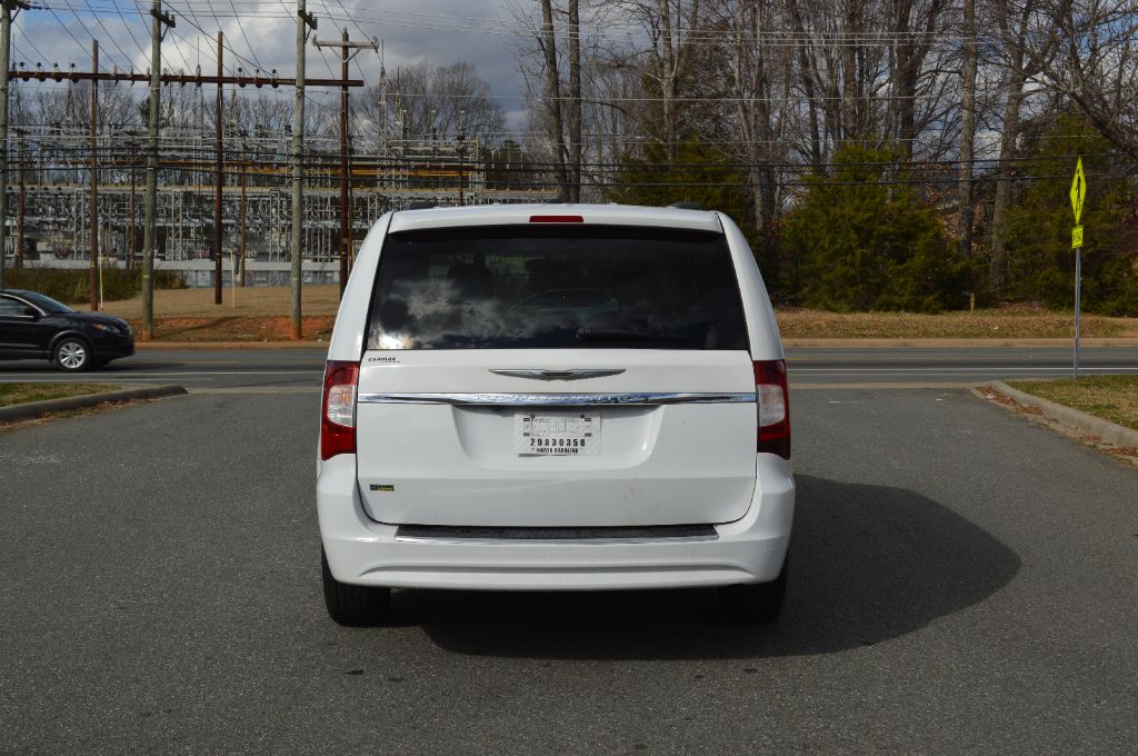 2014 Chrysler Town & Country Touring photo