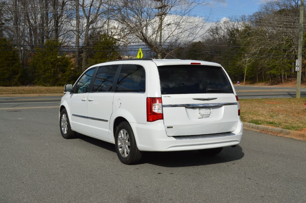2014 Chrysler Town & Country Touring photo