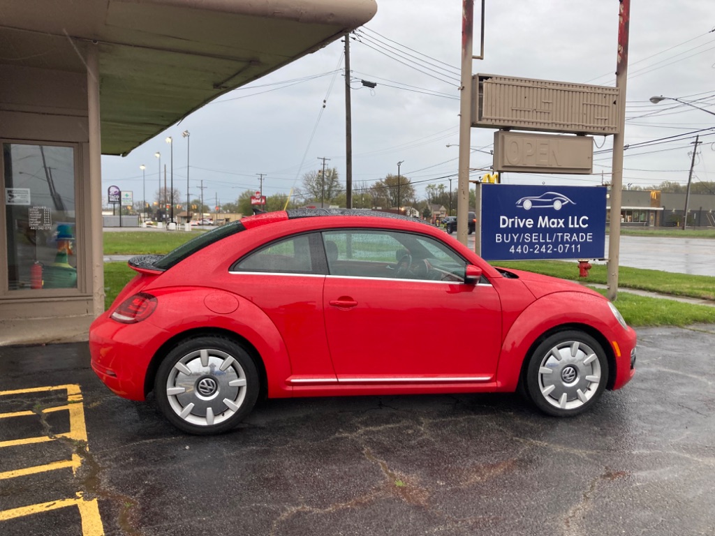 2018 Volkswagen Beetle SE photo