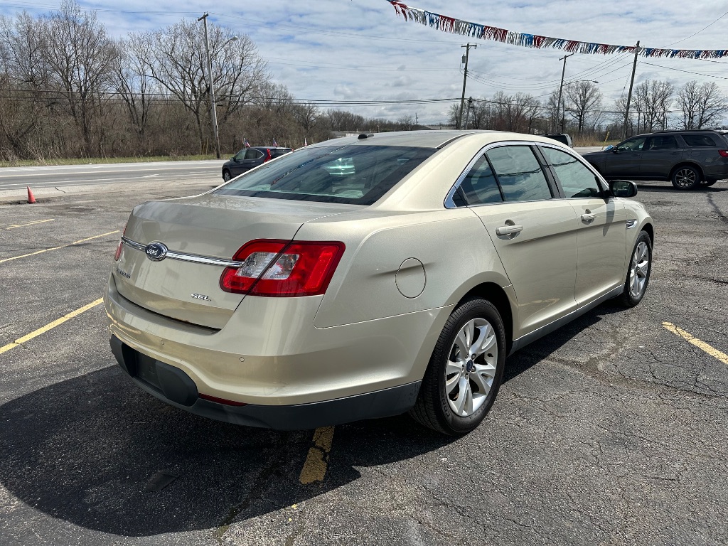 2010 Ford Taurus SEL photo