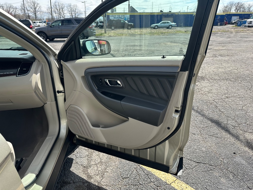 2010 Ford Taurus SEL photo
