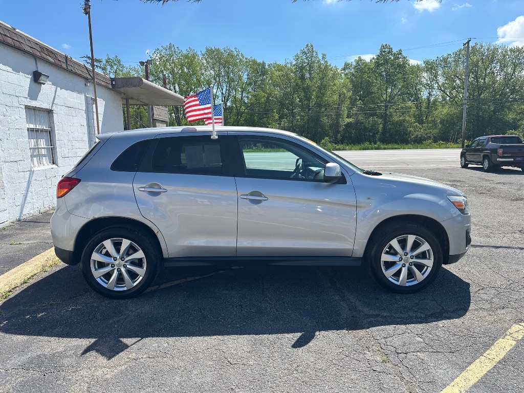 2014 Mitsubishi Outlander Sport ES photo