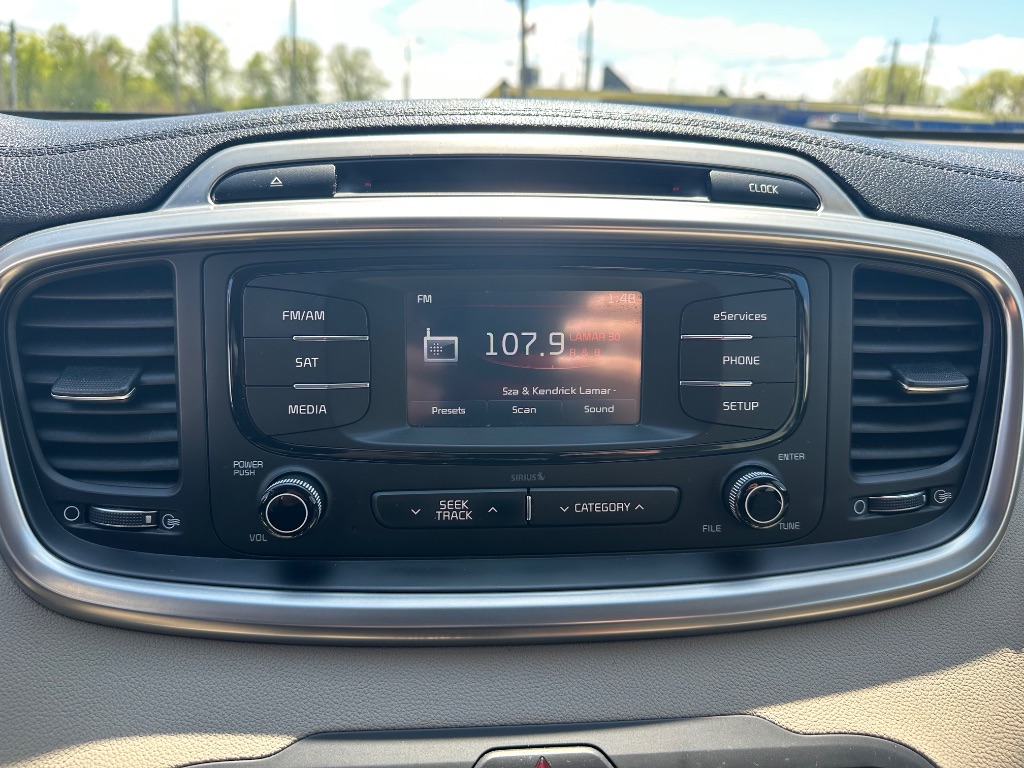2016 Kia Sorento EX photo