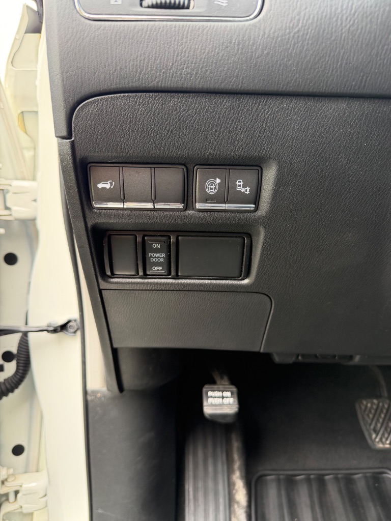 2017 INFINITI QX80 - $17,000