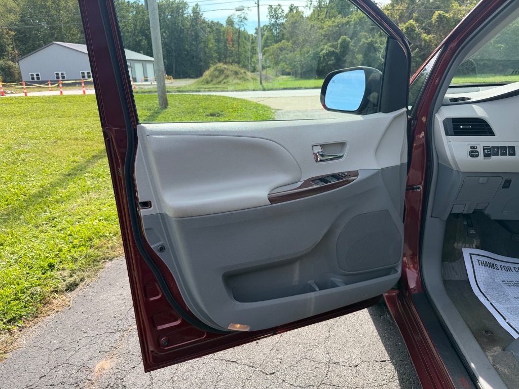 2013 Toyota Sienna - $12,700